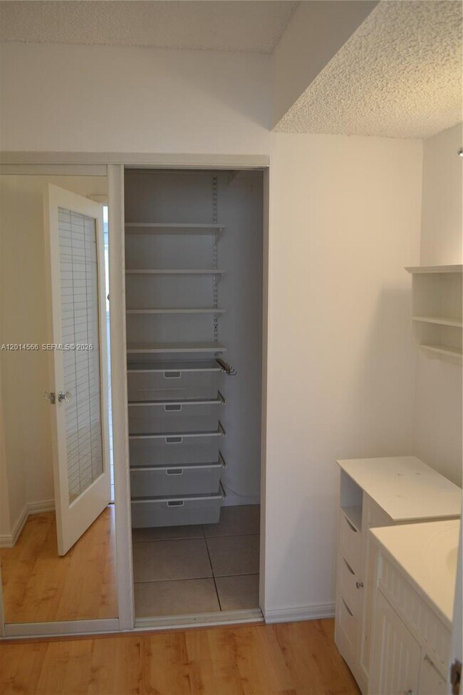 Building Photo - 255 Galen Dr