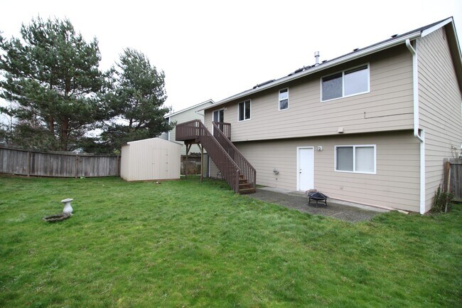 Building Photo - 3 Bed 2.5 Bath - Shannon Forest - Hillcrest - Pet Friendly - NAS Whidbey