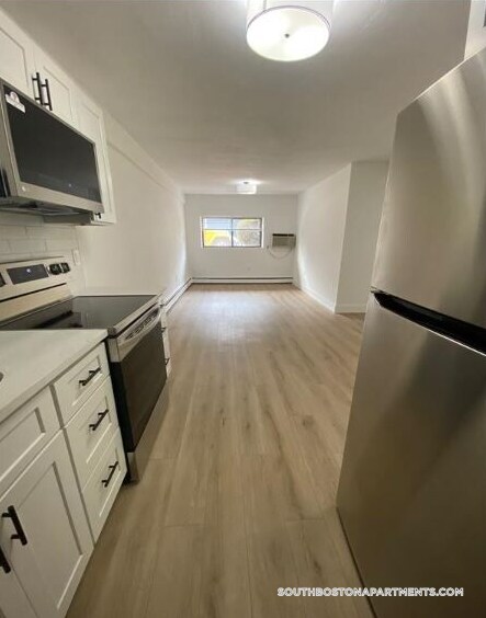 Building Photo - 741 E 6th St