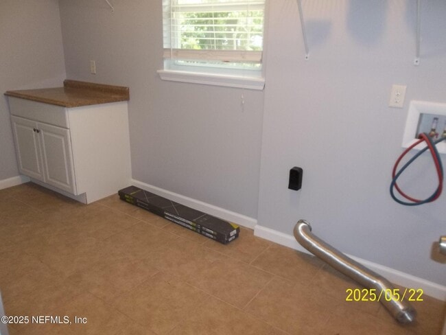 Building Photo - 7816 Delaroche Dr