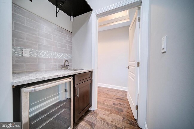 Building Photo - 1513 S Lambert St