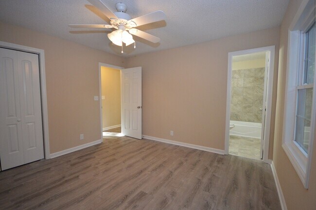 Building Photo - 106 N Bell Haven St