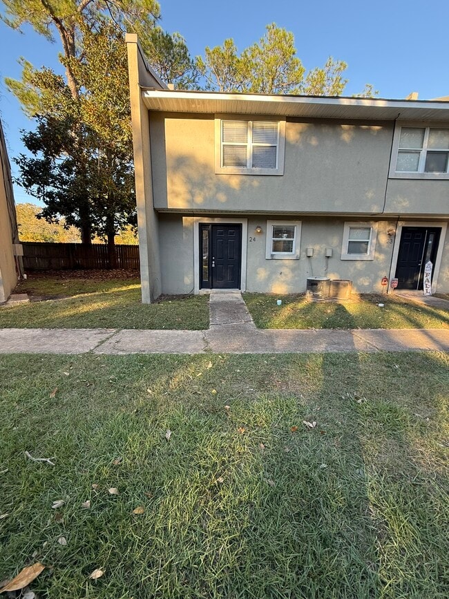 Primary Photo - 1625 Martin Bluff Rd