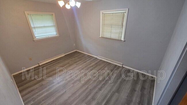 Building Photo - 1512 Robeson Ave