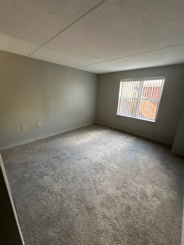 Building Photo - 1 S Point Dr