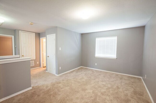 Building Photo - 2621 Sundance Dr