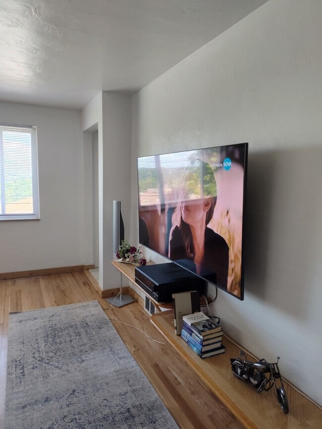 Building Photo - 1718 Fallowfield Ave