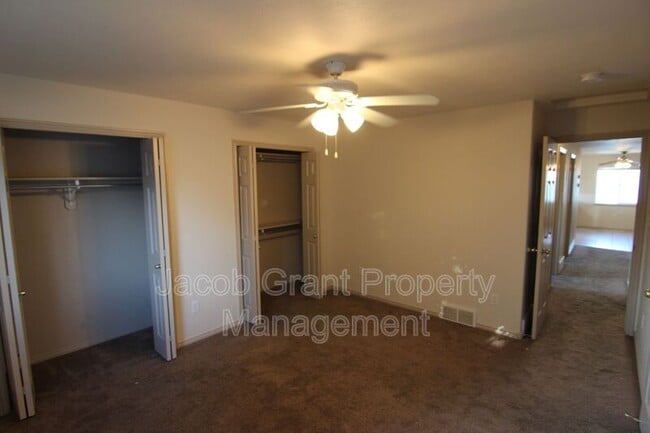 Building Photo - 4240 Willow Canyon Dr