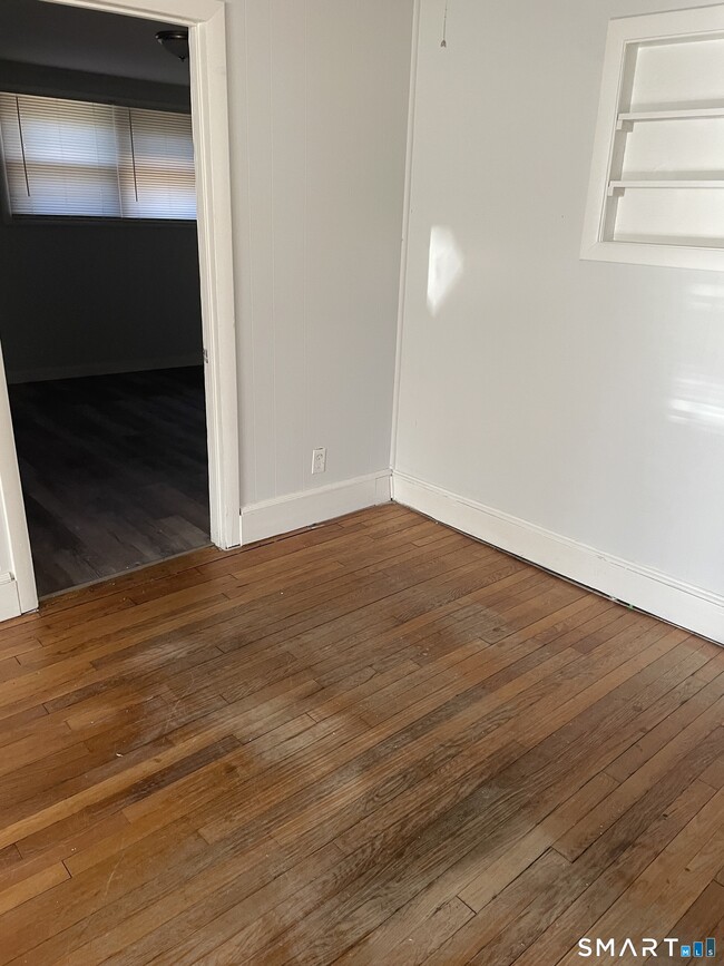 Building Photo - 70 Highlawn St