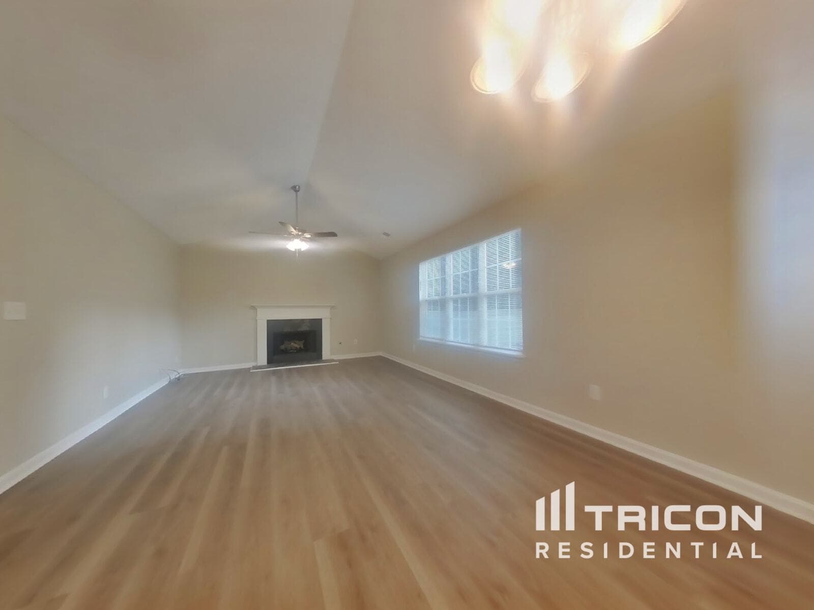 Building Photo - 3010 Lake Park Ct
