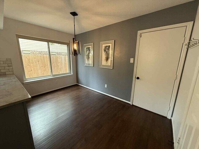 Building Photo - 36 Silver Elm Pl