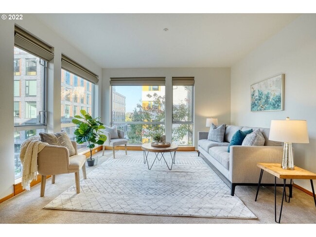 Building Photo - Lovely Corner unit in the Pearl District