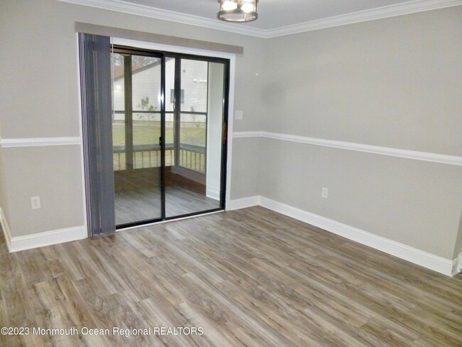 Building Photo - 127 Amberly Dr