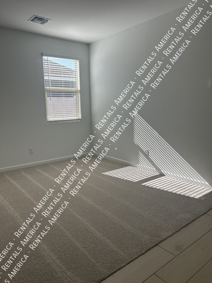 Building Photo - 5612 W Buist Ave