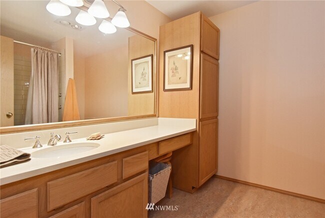 2nd bathroom - 909 N 35th St