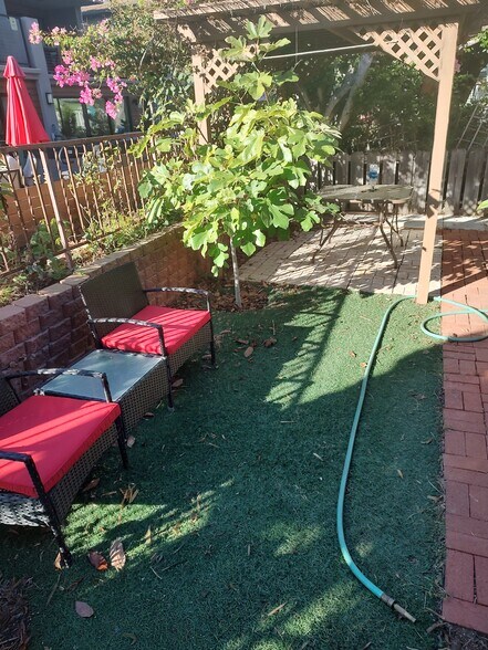 Beautiful garden setting gated fence secure. - 830 Island Ct