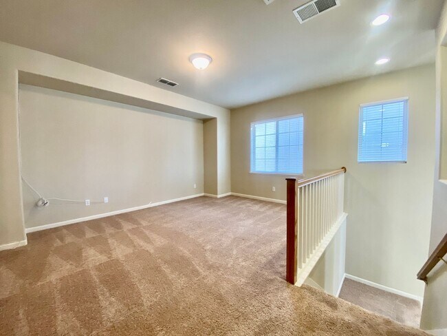 Building Photo - EXCEPTIONAL 4 BEDROOMS, 3 BATH, 3 CAR GARA...