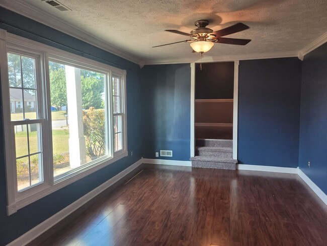 Building Photo - New to the Rental Market!  3 Bdrm/ 2.5 Bath Tri-Level Home! Located in Quiet Neighborhood!