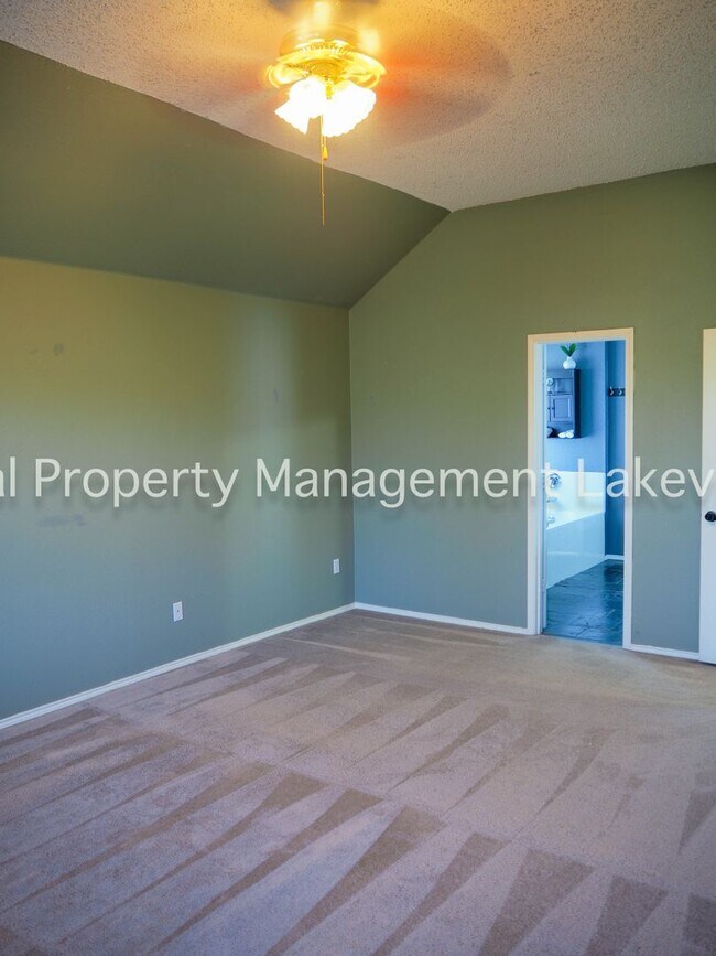 Building Photo - 7500 Waterside Pl