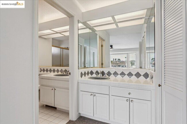 Building Photo - 5752 Drakes Dr