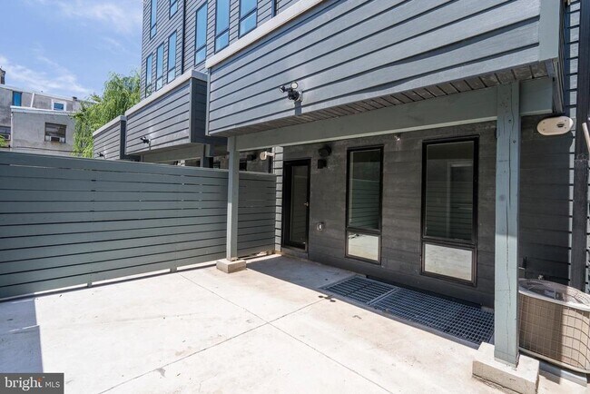 Building Photo - 1434 Clymer St