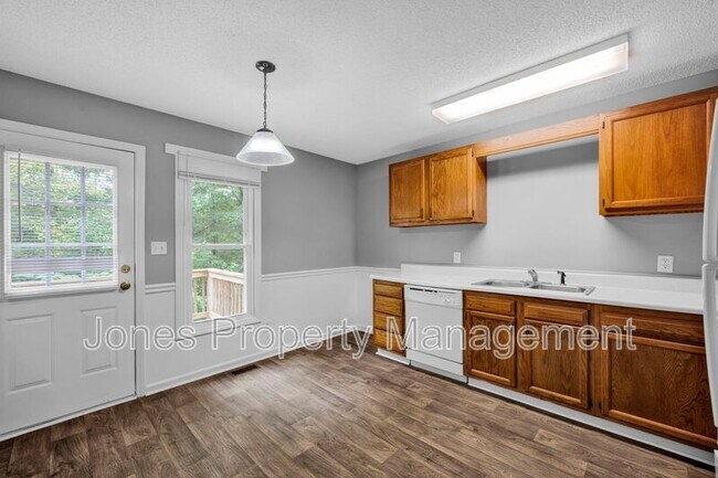 Building Photo - 2620 White Oak Ln