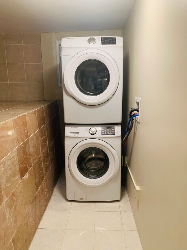 Building Photo - 108 Park Ave