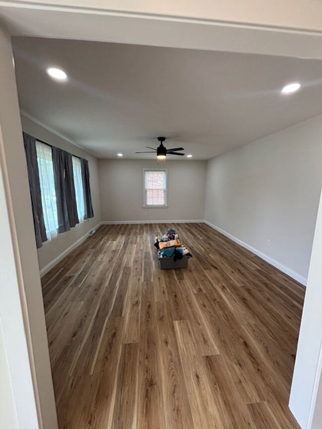 Building Photo - 395 W Crocus Dr