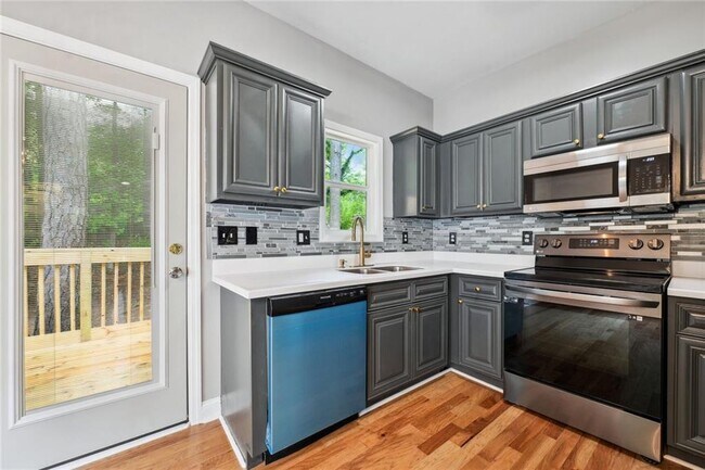 Building Photo - 3131 Washington Rd