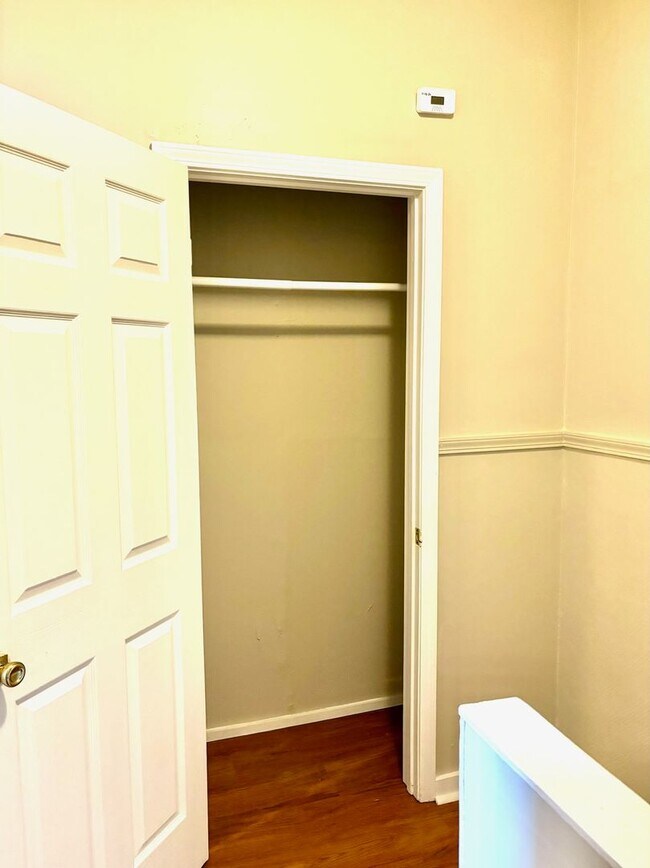 Building Photo - Spacious 4 bedroom in Portland-Section 8 A...