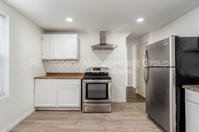 Building Photo - 483 S Champion Ave