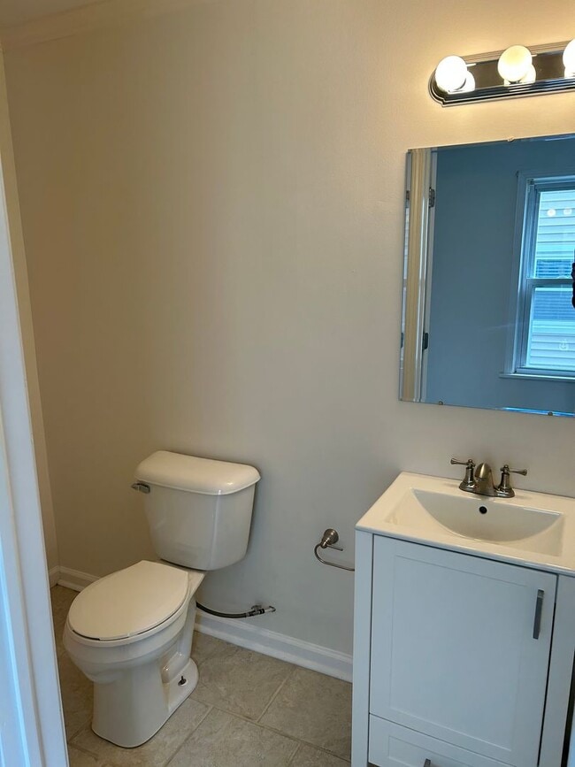 Building Photo - 3 Bed Home for rent!