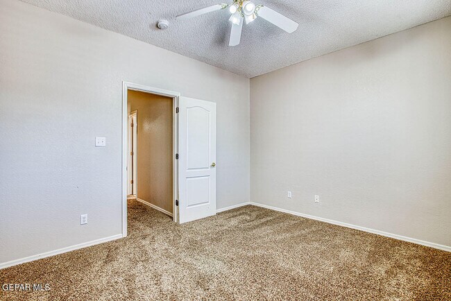 Building Photo - 6076 Los Siglos Dr