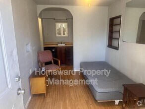 Building Photo - 3803 Meadowbrook Dr