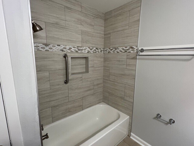 Building Photo - 1111 Park Wind Dr