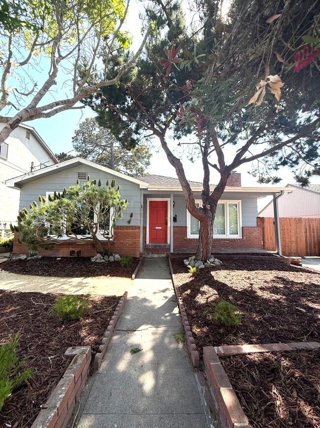 Primary Photo - Charming Monterey Home in Quiet Neighborho...