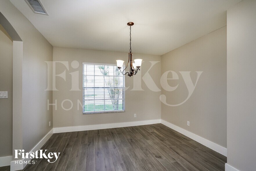 Building Photo - 2117 NE 23rd Ave