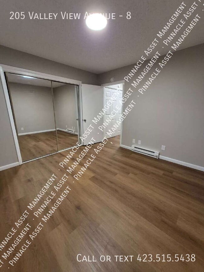 Building Photo - 205 Valley View Ave