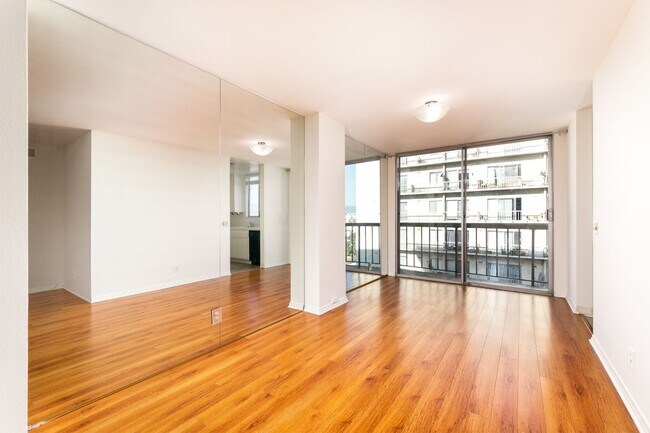 Building Photo - High Rise Condo 1bed 2 Full Bath