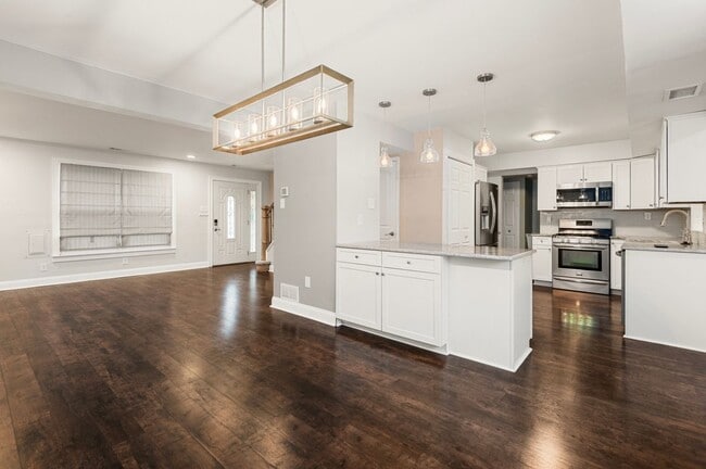 Building Photo - 6420 Thomas Paine Ct