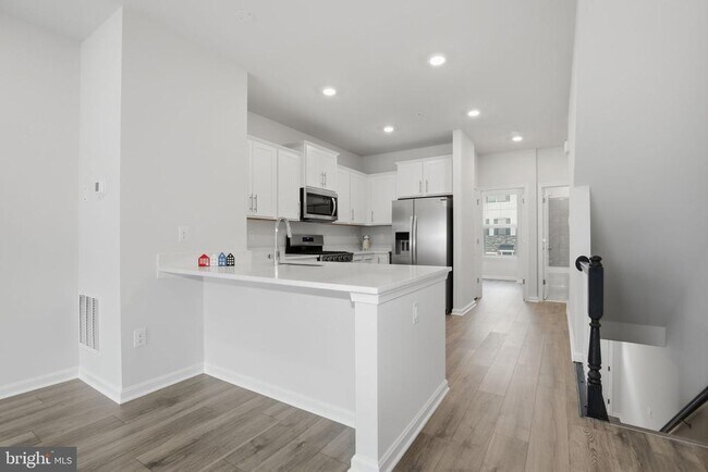 Building Photo - 332 Ensemble Wy