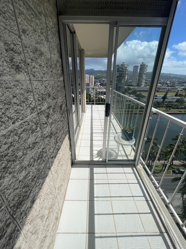 Building Photo - Fully furnished with amazing panoramic views.