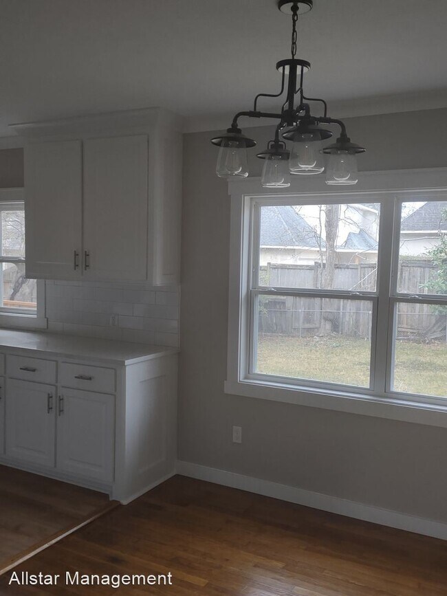 Building Photo - 3 br, 2.5 bath House - 1038 Cedarhill Drive