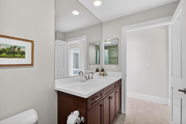 Building Photo - 834 Bay Colony Dr S