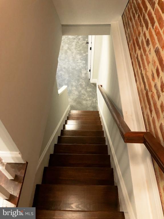 Building Photo - 632 S Decker Ave