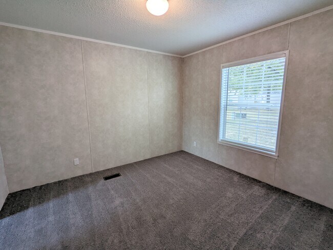 Building Photo - 483 Montana