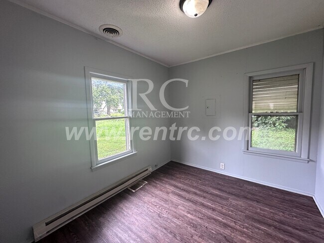 Building Photo - 1205.5 Marion-