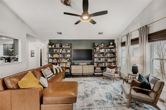 Building Photo - 916 Great Britain Blvd