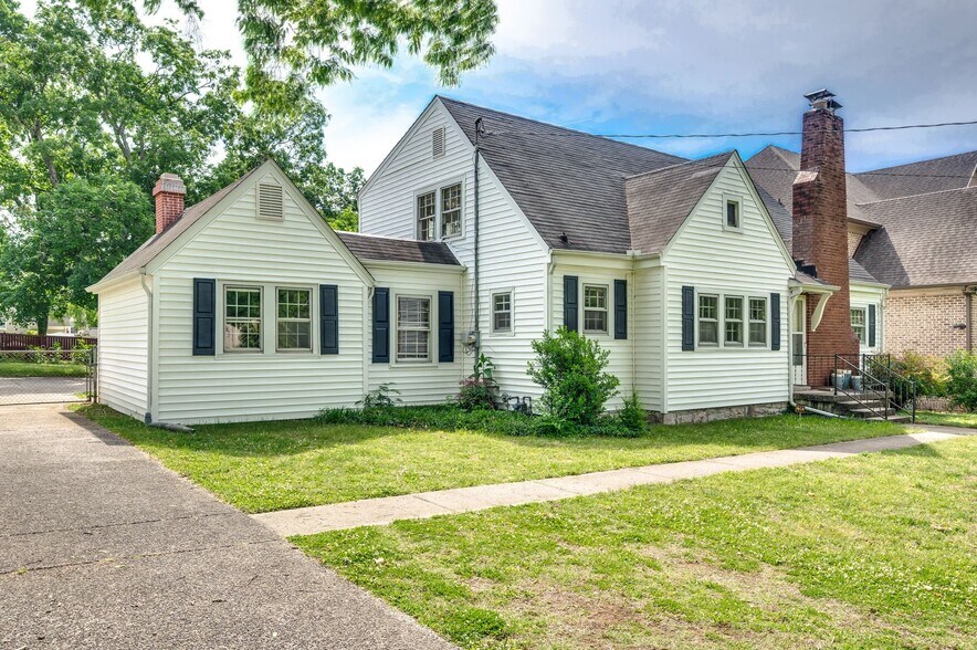 Building Photo - 712 Cantrell Ave