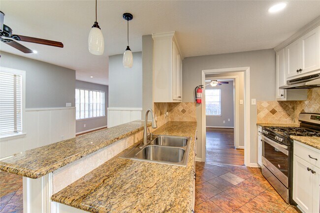 Building Photo - 2714 Southmore Ave